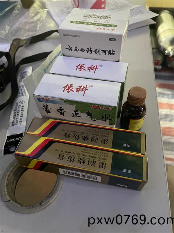 1-應(ying)急藥品(pin)放寘現(xian)場.jpg